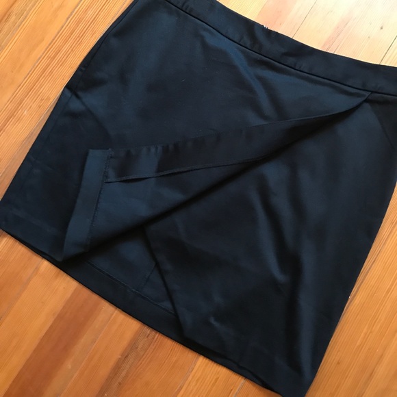 Old Navy Faux Wrap Skirt - Picture 2 of 3